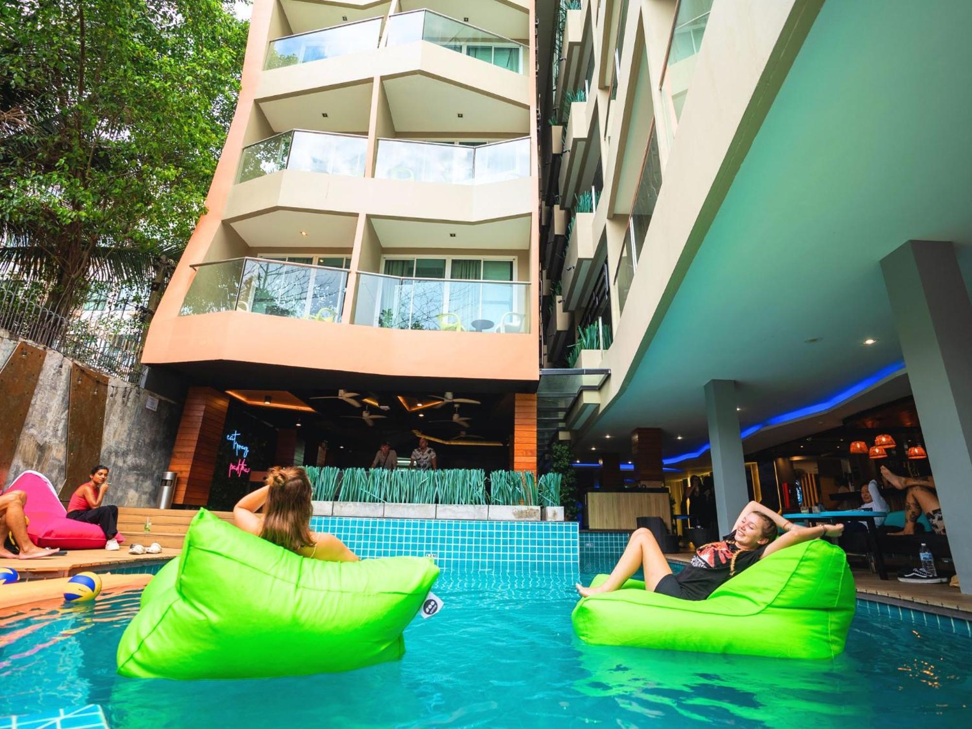 Patong Mad Monkey Phuket 호스텔 외부 사진