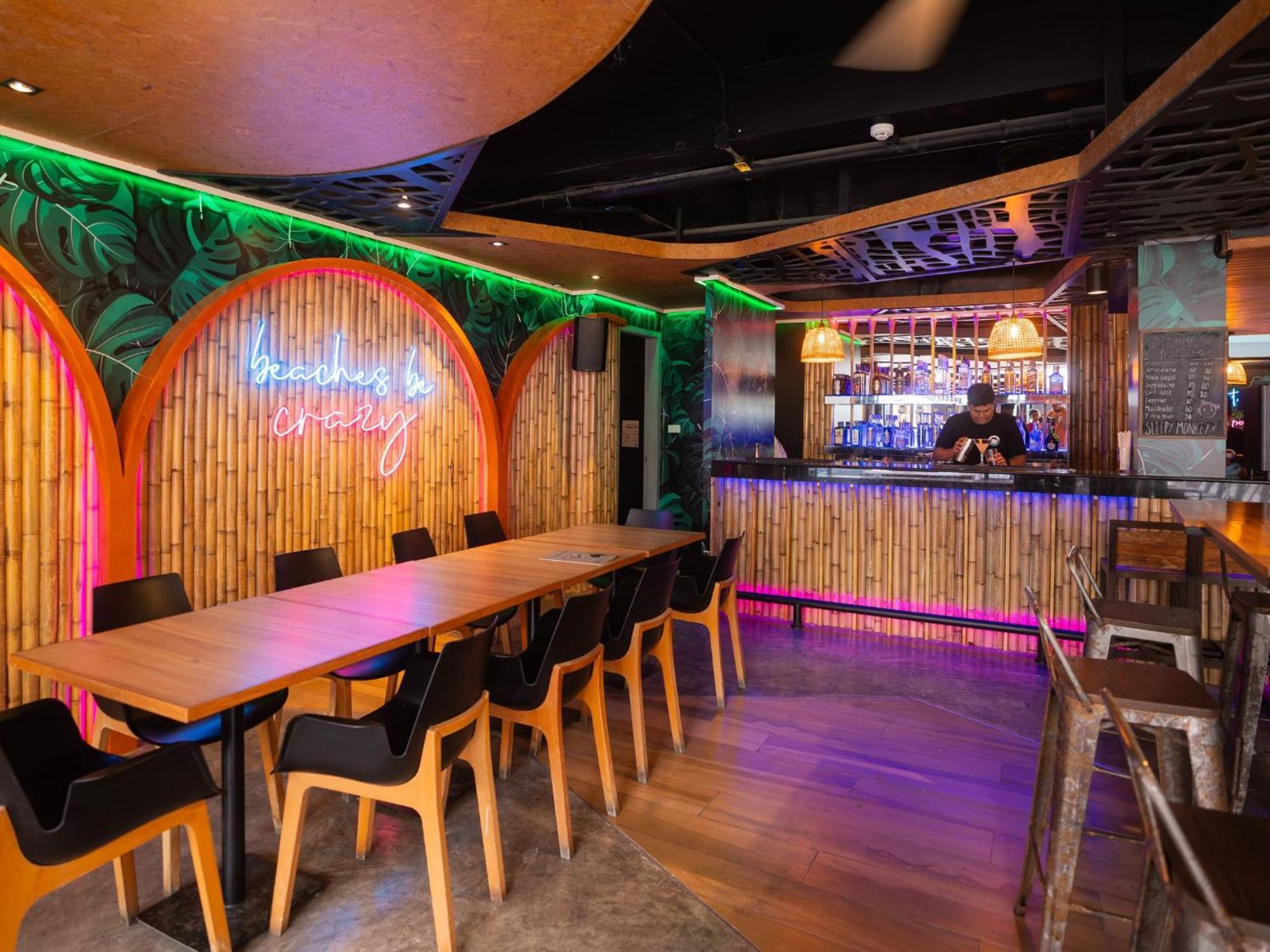 Patong Mad Monkey Phuket 호스텔 외부 사진