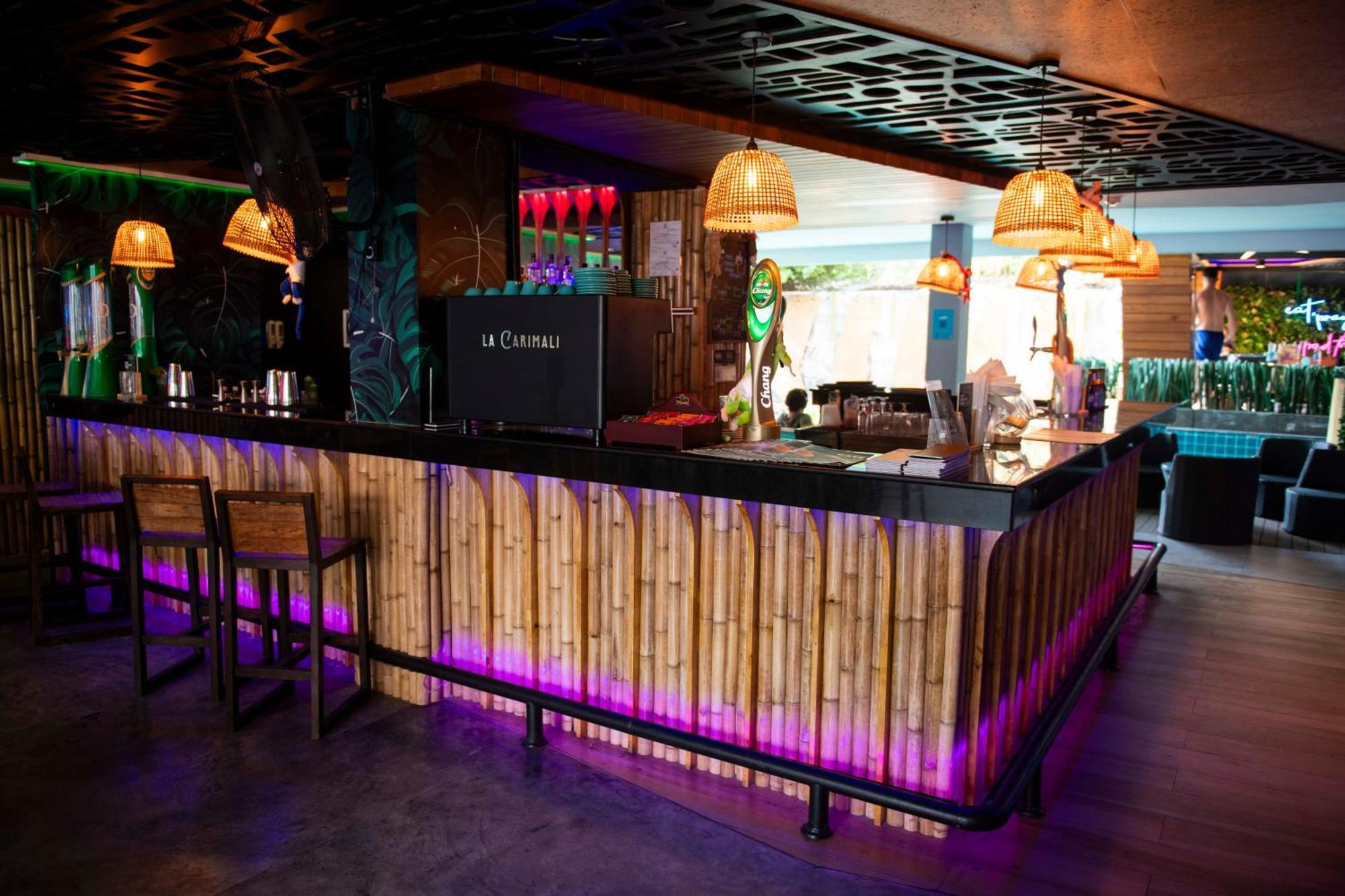 Patong Mad Monkey Phuket 호스텔 외부 사진