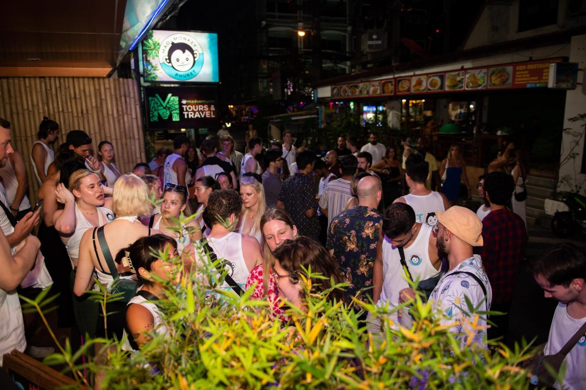 Patong Mad Monkey Phuket 호스텔 외부 사진
