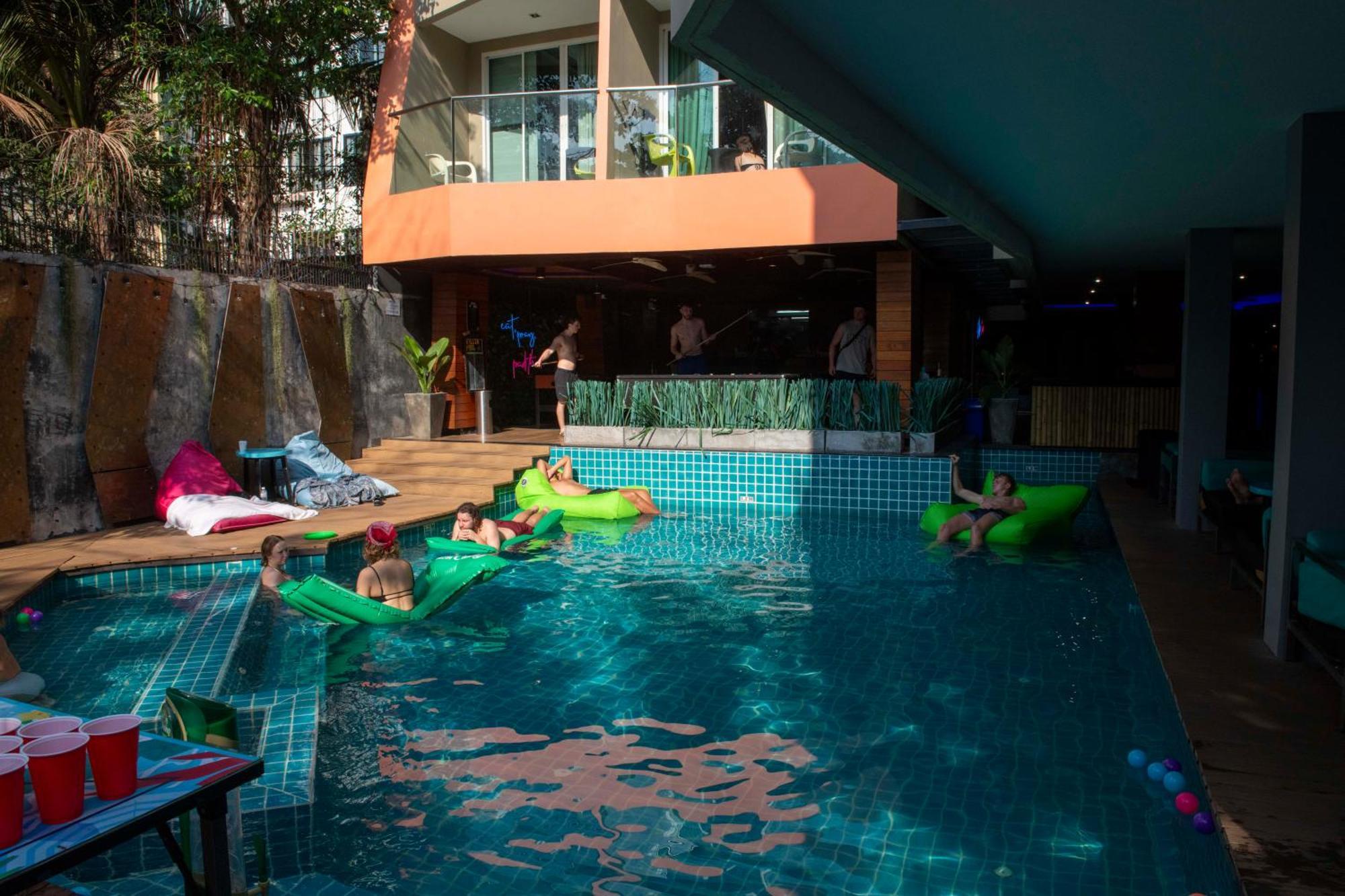 Patong Mad Monkey Phuket 호스텔 외부 사진