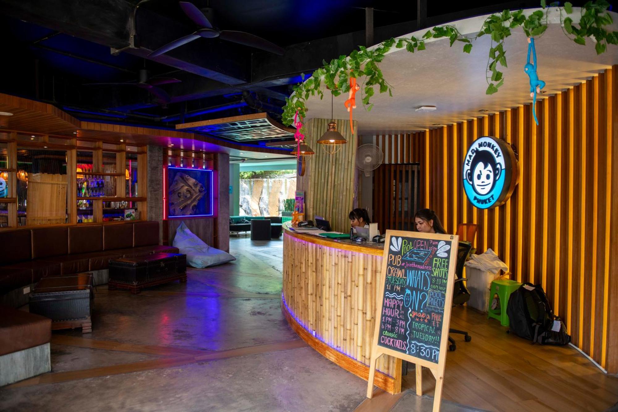 Patong Mad Monkey Phuket 호스텔 외부 사진