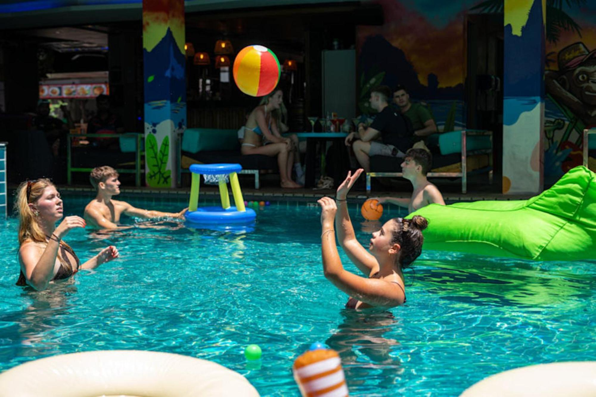 Patong Mad Monkey Phuket 호스텔 외부 사진